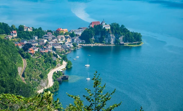 Chapelle Johannesberg, Traunkirchen et lac Traunsee à Salzkammergut, Autriche — Photo