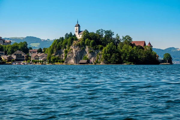 Johannesberg kápolna, Traunkirchen és a Traunsee-tó a Salzkammergut régióban, Ausztria — Stock Fotó