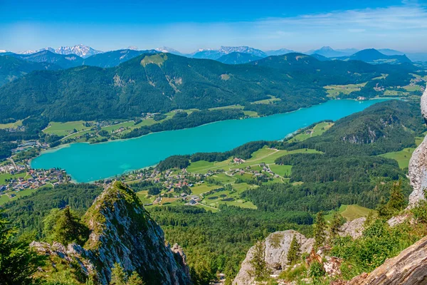 Sjön Fuschlsee, i Salzkammergut, Österrike, på sommaren — Stockfoto