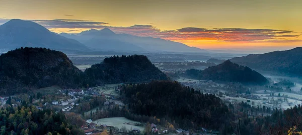 Soluppgång i Juliska alperna i Slovenien — Stockfoto