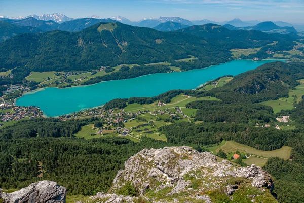 Sjön Fuschlsee, i Salzkammergut, Österrike, på sommaren — Stockfoto