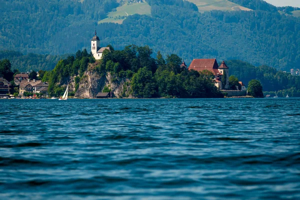 Capilla de Johannesberg, Traunkirchen y lago Traunsee en Salzkammergut, Austria —  Fotos de Stock
