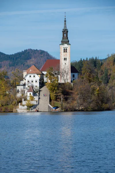 Île avec une église à Bled, Slovénie — Photo