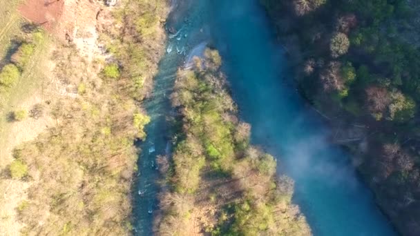 Luchtfoto van de rivier Drina in Bosnië en Herzegovina — Stockvideo