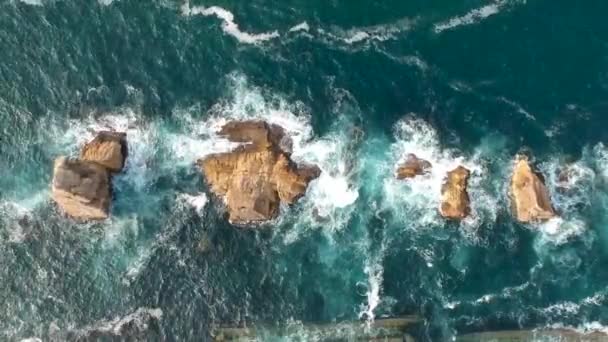 Luchtfoto van Urros de Liencres, Spanje, Europa — Stockvideo