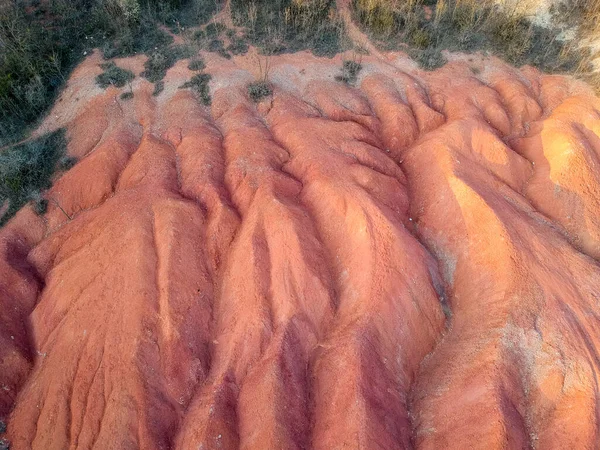 Mina de bauxita, rocha sedimentar de bauxita em bruto na superfície — Fotografia de Stock