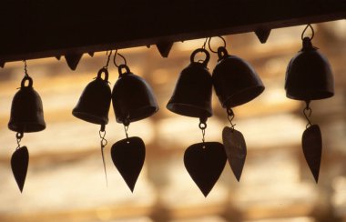 Budist tapınağı'nda kalp çan