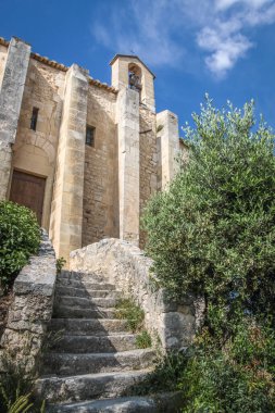 Saint-Saturnin-les-Apt, Provence, Fransa 'da küçük bir kilise.