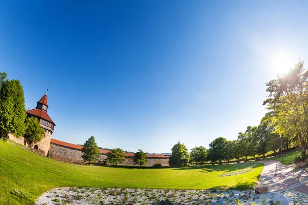 Dicker Turm Kulesi Ortaçağ Şehir Kalenin Taş Duvar Ile Panoramik — Stok fotoğraf