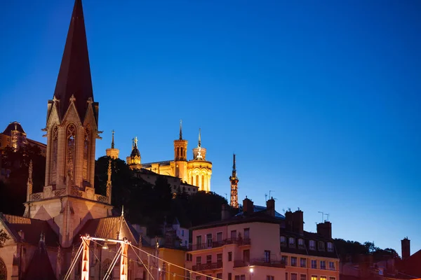 Arka Plan Aydınlatılmış Georges Kilisesi Notre Dame Basilica Fourviere Gece — Stok fotoğraf