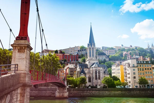Gångbro Över Floden Saone Leder Till Georges Kyrka Lyon Frankrike — Stockfoto