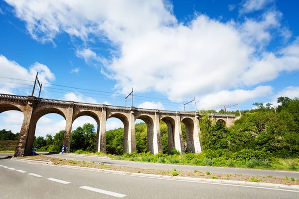 Aquädukt Mit Eisenbahnbrücke Der Nähe Der Gemeinde Labastide Marnhac Und — Stockfoto
