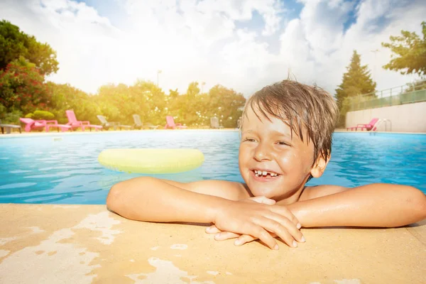 Close Portrait Happy Boy Relaxing Swimming Pool Edge Sunny Day — Stock Photo, Image