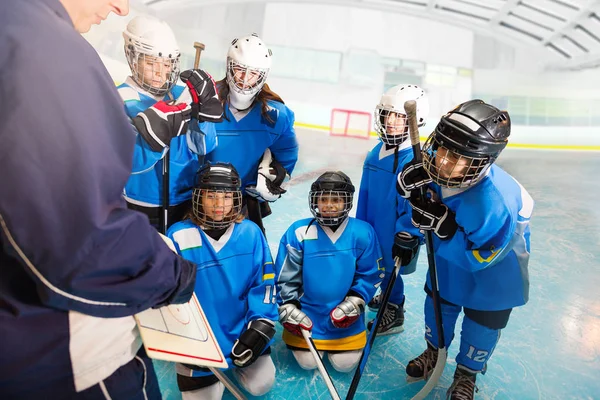 Coach Talking Young Hockey Players Training Session Ice Rink — Stock Photo, Image