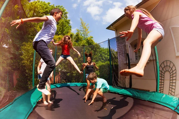 Portrait Happy Friends Multiethnic Boys Girls Jumping Backyard Trampoline Summer — Stock Photo, Image