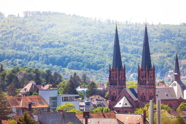 Cityscape ile kilise St John ön plan, Almanya, Avrupa'nın Freiburg im Breisgau