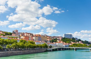 Lyon güzel görünümü ile Lattre de Tassigny yolu köprüsü Rhone Nehri