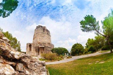 Çeşme Nimes, Güney Fransa, Gard bölümü başkenti şehir bahçeleri Magne kulede