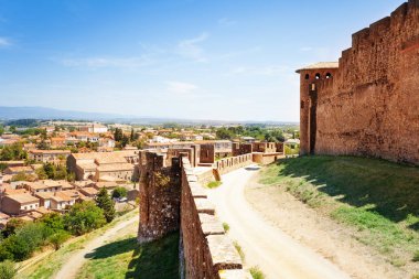 Carcassonne cityscape Ortaçağ surlarının, Fransa, Europe mazgallı siper görüntülendi