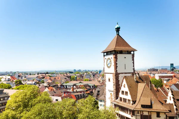 Luftaufnahme Der Freiburger Altstadt Mit Dem Schwabenturm Vordergrund Deutschland Europa — Stockfoto