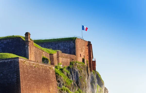 Citadelle Belfort Avec Drapeau France Sur Ciel Bleu — Photo