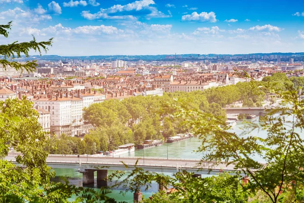 Vista Panorâmica Lyon Com Pontes Rodoviárias Através Rio Ródano Dia — Fotografia de Stock