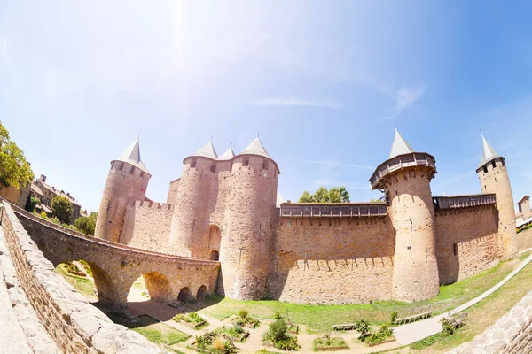Brücke Die Zum Chateau Comtal Bei Den Befestigungsanlagen Von Carcassonne — Stockfoto