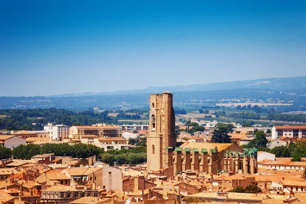 Cityscape Moderna Cidade Carcassonne Igreja São Vicente Com Torre Sineira — Fotografia de Stock