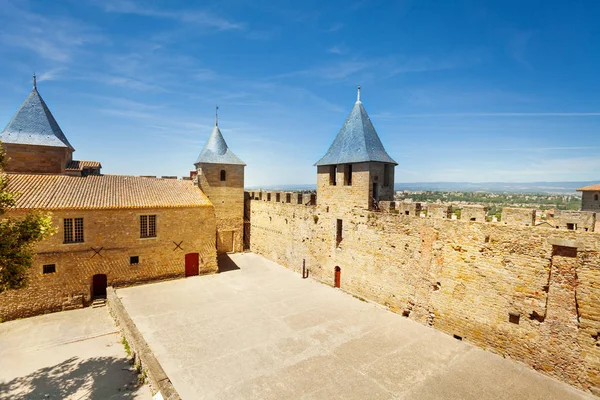 Dziedziniec Chateau Comtal Starożytnych Carcassonne Francji — Zdjęcie stockowe