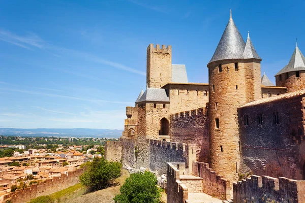 Västra Vallen Medeltidsstaden Carcassonne Med Sina Torn Mot Blå Himmel — Stockfoto