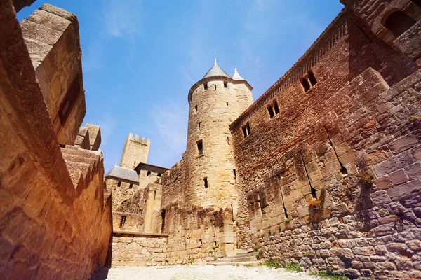 Vista Baixo Ângulo Das Torres Castelo Conde Cidadela Carcassonne — Fotografia de Stock