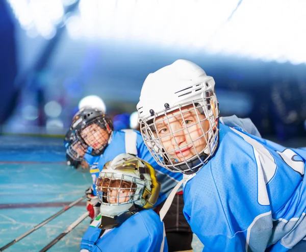 Retrato Primer Plano Del Niño Feliz Uniforme Hockey Durante Las — Foto de Stock