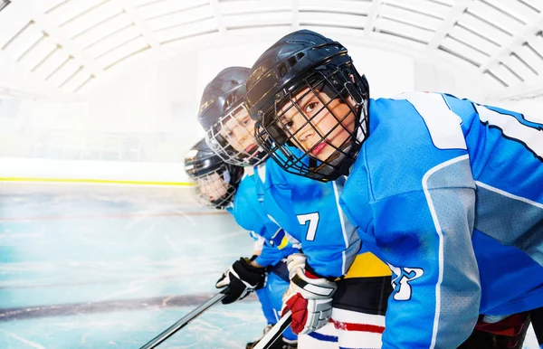 Retrato Cerca Adolescentes Jugadores Hockey Equipo Protección Pie Uno Tras — Foto de Stock