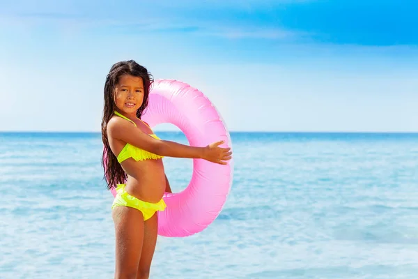 Beautiful Asian Girl Standing Big Swimming Tube Exotic Seascape — Stock Photo, Image