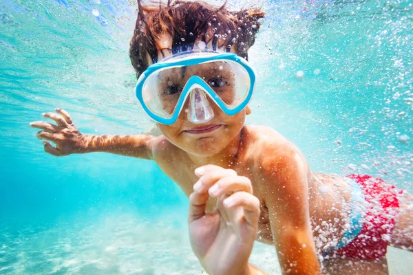 Close Portrait Kid Boy Scuba Mask Swimming Underwater — Stock Photo, Image