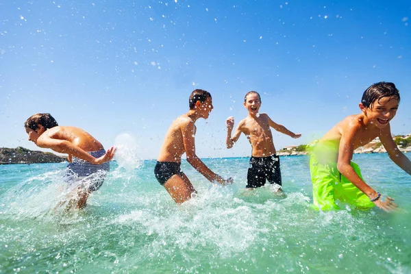 Four Teenage Boys Happy Friends Playing Tropical Shallow Water Spending — Stock Photo, Image