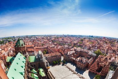 Yukarıdan, Alsace Fransa Katedrali Notre Dame Strasbourg ve chateau kare görünümü