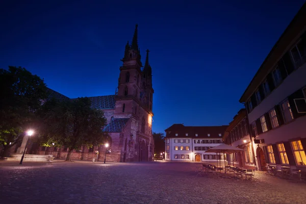 Hermosa Vista Catedral Basilea Muensterplatz Contra Cielo Oscuro Suiza Europa — Foto de Stock