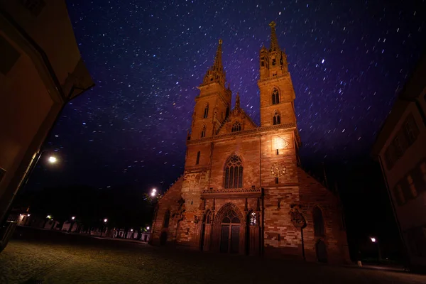 Vista Inferior Catedral Minster Contra Cielo Estrellado Basilea Suiza — Foto de Stock