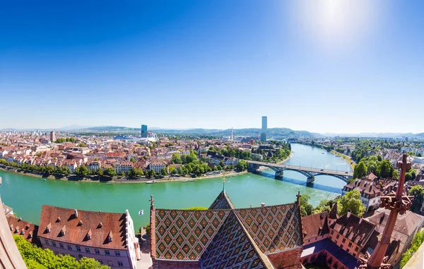 Basel Ren Nehri Sviçre Minster Katedrali Manzaralı — Stok fotoğraf