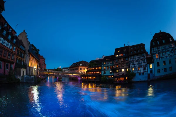 日落时的河堤美丽景色 法国斯特拉斯堡 — 图库照片