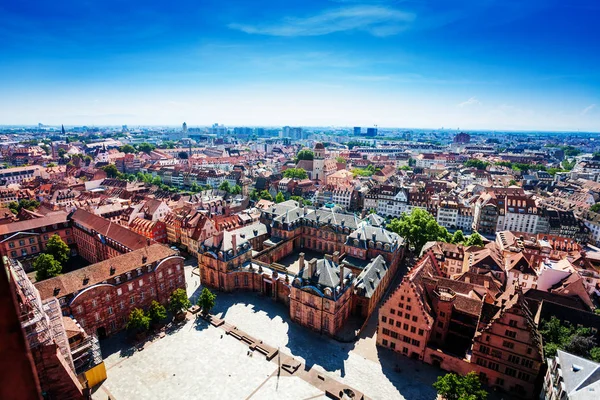 Plac Place Chateau Widokiem Centrum Miasta Katedrą Notre Dame Strasbourg — Zdjęcie stockowe