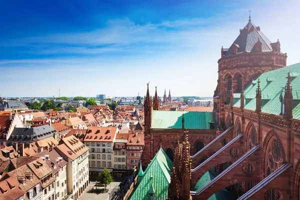 Pohled Katedrály Notre Dame Strasbourg Staroměstské Náměstí Kostelní Kopule Francie — Stock fotografie