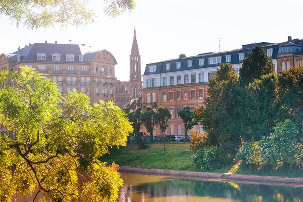 Beautiful View Ill River Embankment Cathedral Notre Dame Strasbourg Germany — Stock Photo, Image