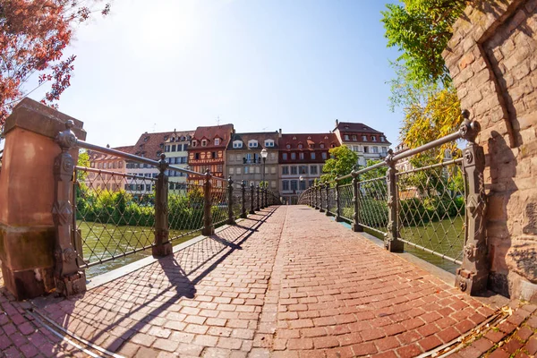 Strasbourg Fransa Hasta Nehri Geçip Tuğla Döşeli Boş Köprüsü — Stok fotoğraf