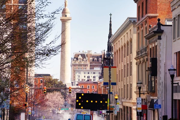 Wunderschönes Stadtbild Von Baltimore Mit Vereinigtem Methodistischen Kirchturm Und Washingtondenkmal — Stockfoto