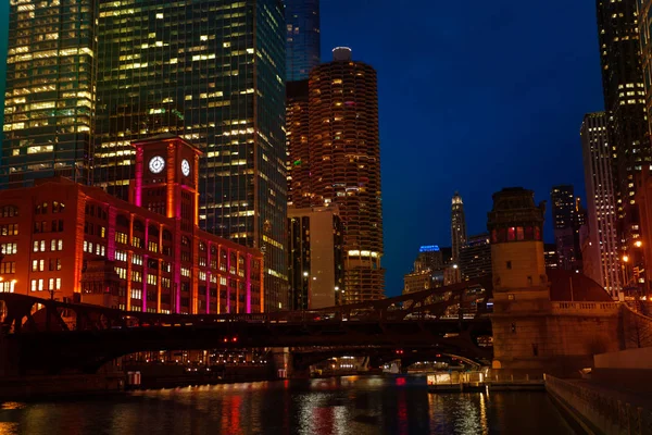 Vista Noturna Aterro Rio Chicago Com Edifícios Marina City Illinois — Fotografia de Stock