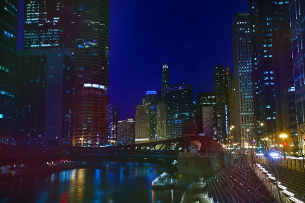 Nacht Uitzicht Van Chicago Embankment Met Bruggen Marina City Tower — Stockfoto