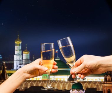 Moskova kremlin ile bardak şampanya, karışık teknik
