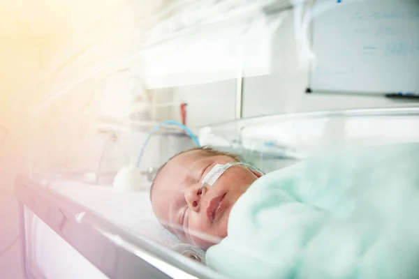 Retrato Próximo Prematuro Com Alimentação Leite Pelo Nariz Uti Hospital — Fotografia de Stock